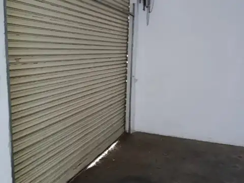 DEPOSITO EN CENTRO DE CASEROS A LA VENTA