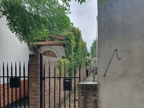 Casa con con fondo libre Banfield