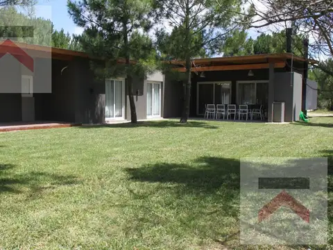 Espectacular casa en Bo Residencial I - Costa Esmeralda