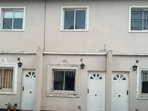 VENTA EN BLOQUE: 5 DUPLEX + UN DTO 2 AMBIENTES con renta