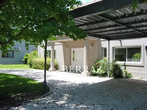 Casa venta 4 ambientes en Ayres de Pilar lote de 886,72 m2