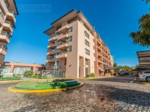 Oficina 8 ambientes con 6 baños