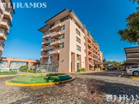 Oficina 8 ambientes con 6 baños