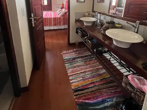 Casa en Alquiler con 2 cocheras