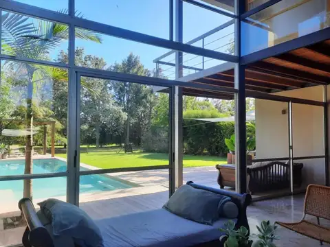 Casa de Dos Plantas en Barrio Castores