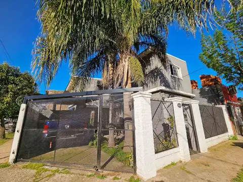 Casa en Venta con 4 cocheras