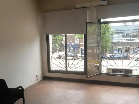 Of en 1°  sobre Z/ Comercial de Alta Demanda - Ideal para Negocios y Profesion S/exp