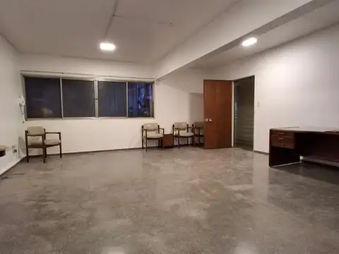 ALQUILER OFICINA/LOCAL INTERNO EN MICROCENTRO