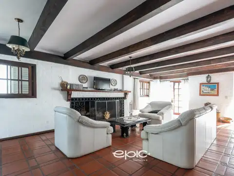 Casa en Venta con 1 cochera