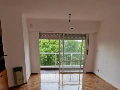 EXCELENTE DEPARTAMENTO DOS AMB. CON BALCON!