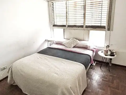 Dean Funes 100, Piso 4