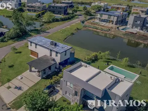 Casa 5 ambientes con 3 baños