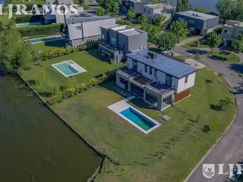 Casa en Venta con renta a la Laguna Barrio Islas El Canton A Estrenar