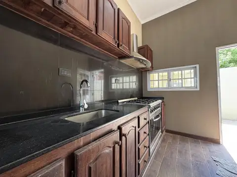 Casa 5 ambientes con 2 baños