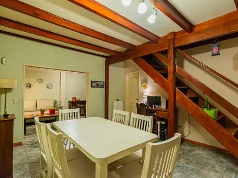 Casa 4 ambientes con 2 baños