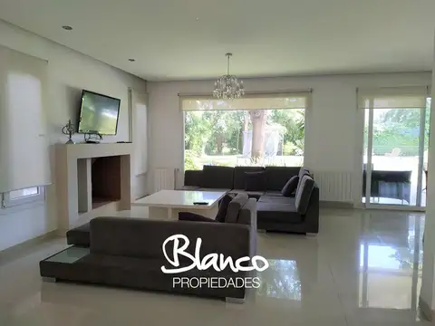 Casa en Alquiler Temporal con 3 cocheras