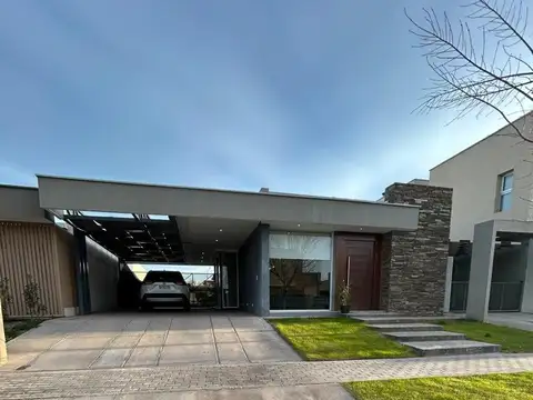 Casa 3 ambientes en venta en Maipu con jardin