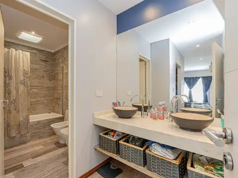 Venta casa 5 ambientes con pileta Parque Leloir