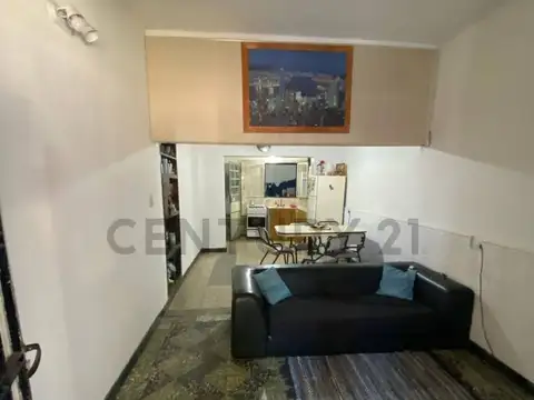 Casa 7 ambientes con 2 baños