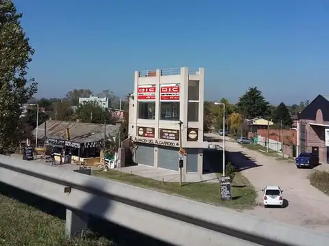 Hemingway y Colectora - Pilar