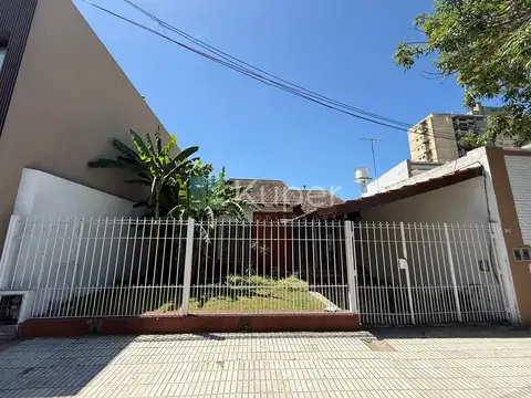 LORENZO LOPEZ, PILAR CENTRO - CASA VENTA O LOTE PARA INVERSION 400