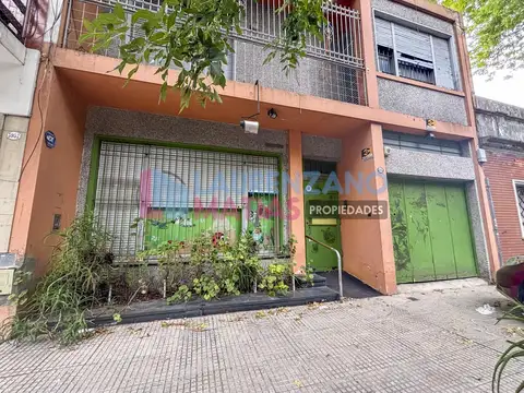 CASA SOBRE LOTE PROPIO 8,66 X 35 - AGRONOMIA