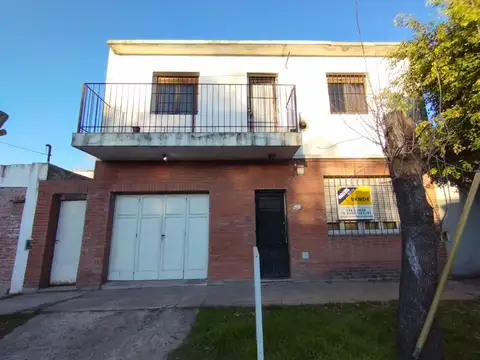 Casa 4 Ambientes en Venta - Castelar Sur