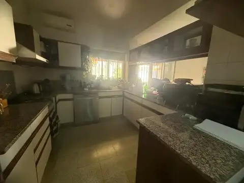 Casa 5 ambientes con 4 baños