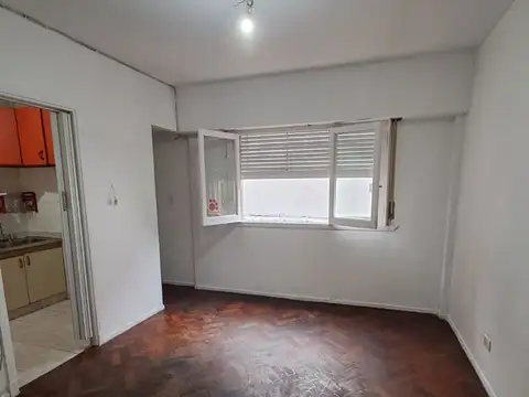 Departamento 3 ambientes Buen estado Bajas expensas - La Paternal