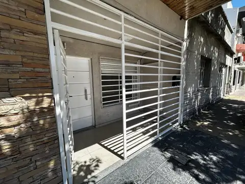 DEPARTAMENTO PH 2 AMB AL FRENTE, CON PATIO -  EXCELENTE ESTADO - SIN EXPENSAS