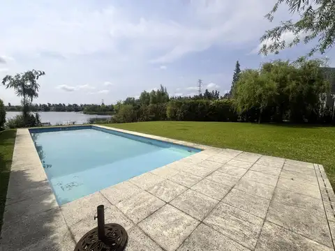 Venta de casa a la laguna en Santa Catalina