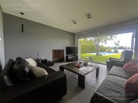 Casa 6 ambientes con 3 baños