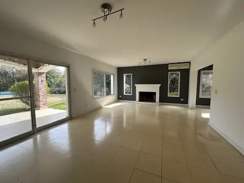 Casa en Alquiler con 1 cochera