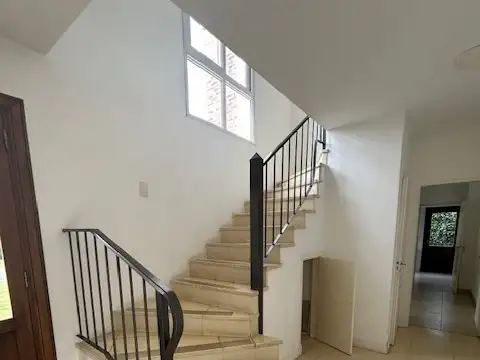 Casa 7 ambientes con 3 baños