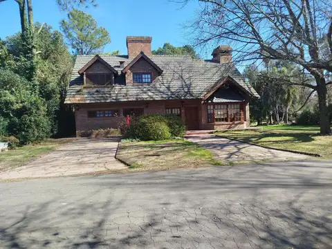 Casa en Venta con 2 cocheras