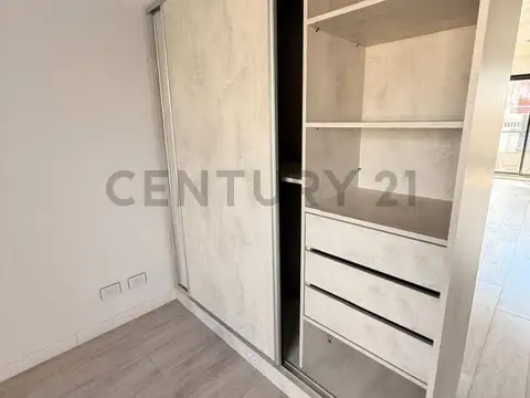 Departamento en Venta en Parque Chacabuco, USD 120.000
