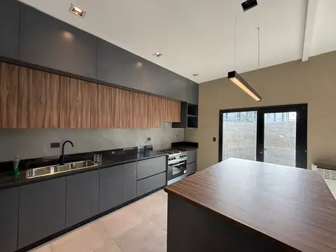 Casa en Venta en Neuquen, USD 230.000