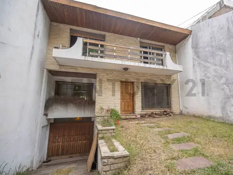 Casa en Venta con 2 cocheras