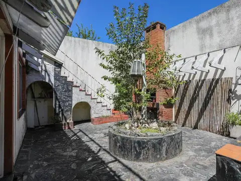 Casa 5 ambientes con 2 baños