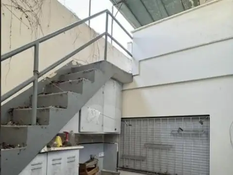 Casa 10 ambientes con 3 baños