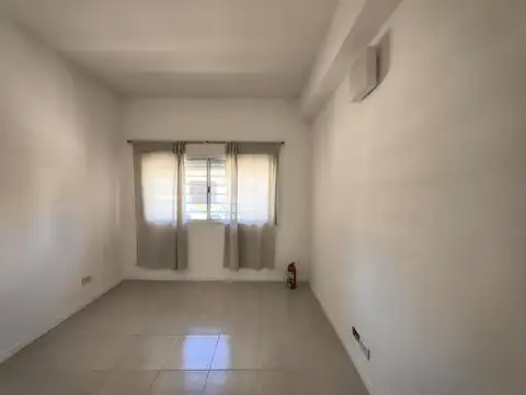 Depto Tipo Casa en Alquiler en Monte Castro, $ 750.000