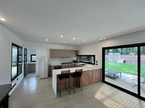 Casa en Venta en Barrio Privado Astorga, USD 350.000