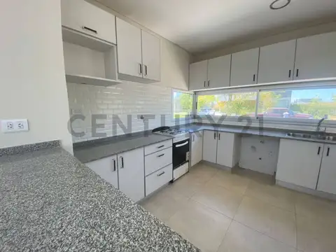 Casa en Venta con 4 cocheras