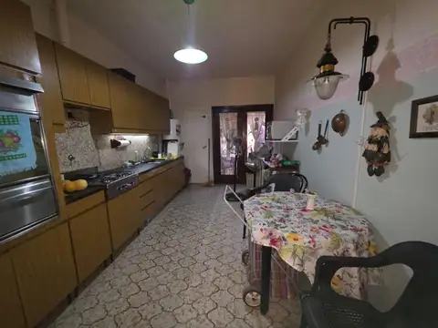 En Venta en Ciudad Jardin Chalet de 4 Ambientes 1 Baño Garage Fondo - Alquilada F: 10462