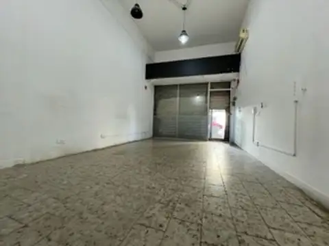 EXC LOCAL S/AV, RIVADAVIA CON VIVIENDA DE 3 AMBIENTES CON PATIO, TERRAZA Y QUINCO SIN EXPENSAS