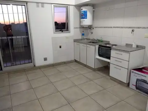 departamento dos ambientes en moron al frente con balcon