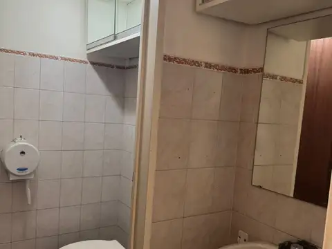 2 OFICINAS UNIFICADAS  AL FRENTE A METROS DE AV. CABILDO, MUY LUMINOSA