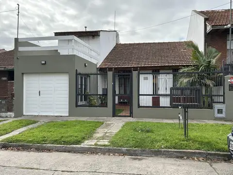 CHALET  6 AMB AL FRENTE RECICLADA EN SU TOTALIDAD