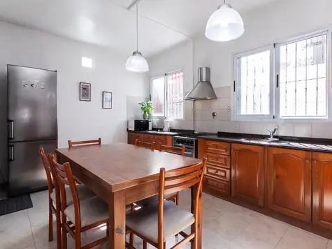 Casa 5 amb en venta con patio y cochera Avellaneda
