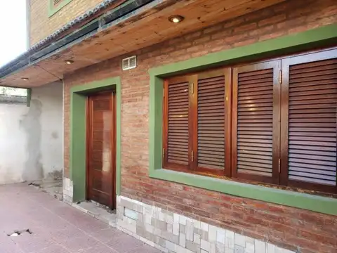 Propiedad compuesta | Casa de 2 Dormitorios | Departamento en Planta Alta | Granadero Baigorria
